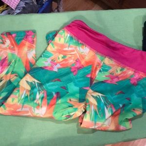 Girls 5 under armour leggings tropical print
